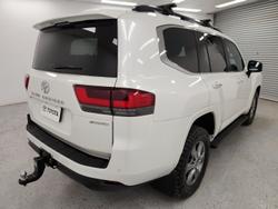 2022 Toyota Landcruiser Sahara FJA300R 4X4 Dual Range Crystal Pearl