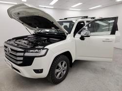 2022 Toyota Landcruiser Sahara FJA300R 4X4 Dual Range Crystal Pearl