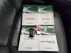 2022 Toyota Landcruiser Sahara FJA300R 4X4 Dual Range Crystal Pearl