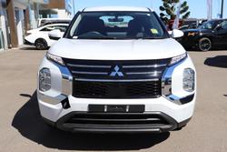 2025 Mitsubishi Outlander ES