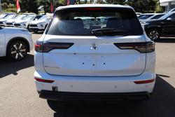 2025 Mitsubishi Outlander ES