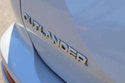 2025 Mitsubishi Outlander ES