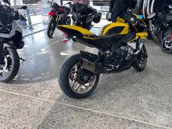 2016 Yamaha YZF-R1 YELLOW