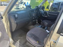 2012 Mitsubishi
                Pajero GLX