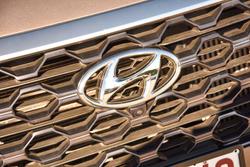 2018 Hyundai Santa Fe Highlander TM MY19 4X4 On Demand Earthly Bronze
