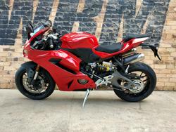 2025 DUCATI PANIGALE V2 ROAD RED