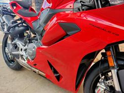 2025 DUCATI PANIGALE V2 ROAD RED