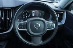 2020 Volvo
                XC60 D4 Momentum