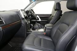 2020 Toyota
                Landcruiser VX