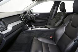 2023 Volvo
                XC60 Ultimate B5 Bright