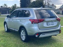 2019 Mitsubishi
                Outlander ES