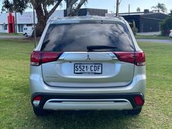 2019 Mitsubishi
                Outlander ES