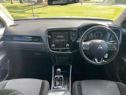 2019 Mitsubishi
                Outlander ES