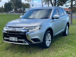 2019 Mitsubishi
                Outlander ES