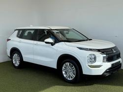 2024 Mitsubishi
                Outlander ES