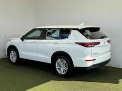 2024 Mitsubishi
                Outlander ES