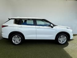 2024 Mitsubishi
                Outlander ES