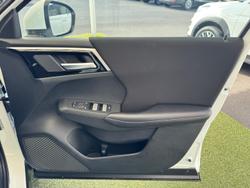 2024 Mitsubishi
                Outlander ES