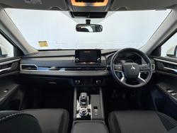 2024 Mitsubishi
                Outlander ES