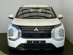 2024 Mitsubishi
                Outlander ES