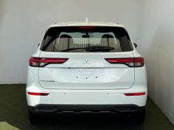 2024 Mitsubishi
                Outlander ES