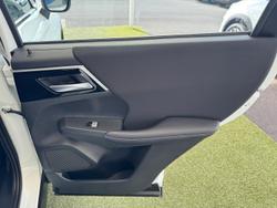 2024 Mitsubishi
                Outlander ES