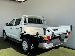 2025 Mitsubishi
Triton GLX+