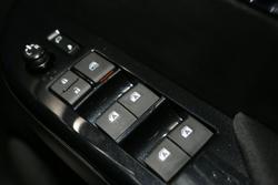 2025 Toyota Hilux SR5 48V