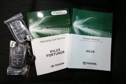 2025 Toyota Hilux SR5 48V