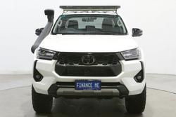 2025 Toyota Hilux SR5 48V