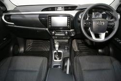 2025 Toyota Hilux SR5 48V