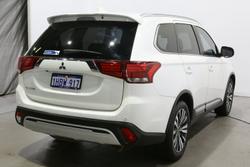 2020 Mitsubishi
Outlander LS