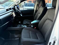2022 Toyota
Hilux SR