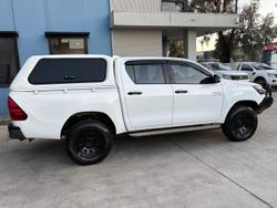 2022 Toyota
Hilux SR