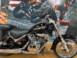 2010 Suzuki VL250 (LC250 INTRUDER) Black