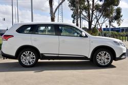 2021 Mitsubishi Outlander ES