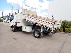 2015 HINO DUTRO 917 WHITE