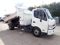 2015 HINO DUTRO 917 WHITE