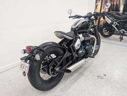 2025 Triumph BONNEVILLE BOBBER ICON Black