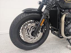 2025 Triumph BONNEVILLE BOBBER ICON Black