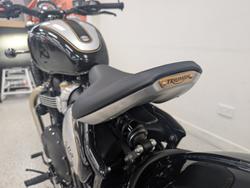 2025 Triumph BONNEVILLE BOBBER ICON Black