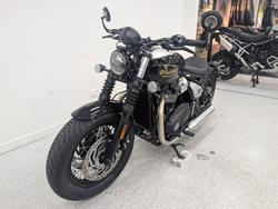 2025 Triumph BONNEVILLE BOBBER ICON Black