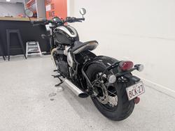 2025 Triumph BONNEVILLE BOBBER ICON Black