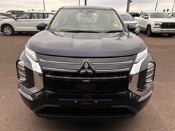 2025 Mitsubishi Outlander ES