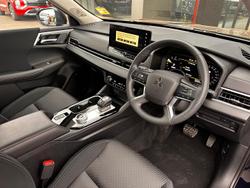 2025 Mitsubishi Outlander ES