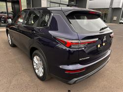 2025 Mitsubishi Outlander ES