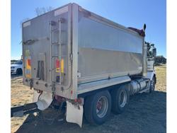 2010 Kenworth
T402 Truck & Dog Trailer Package