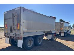 2010 Kenworth
T402 Truck & Dog Trailer Package