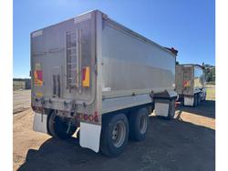 2010 Kenworth
T402 Truck & Dog Trailer Package