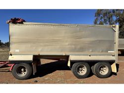 2010 Kenworth
T402 Truck & Dog Trailer Package